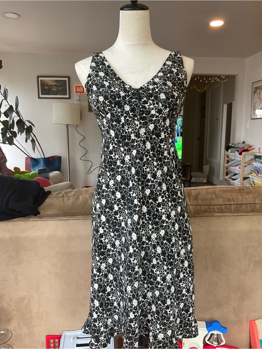 Vintage Express Black and White Floral V-Neck Women's Midi Dress 90s‎ Romantic